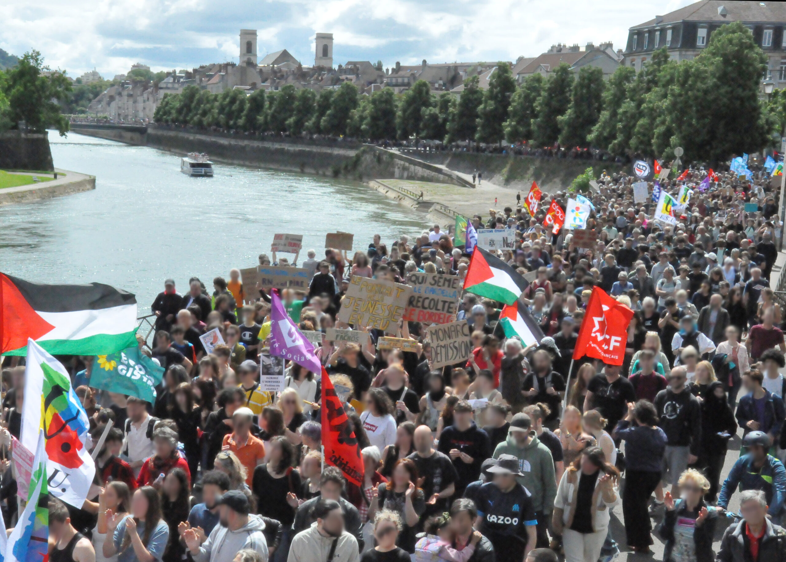 En bref : Contre l’extrême-droite, au moins 5 000 personnes défilent à Besançon