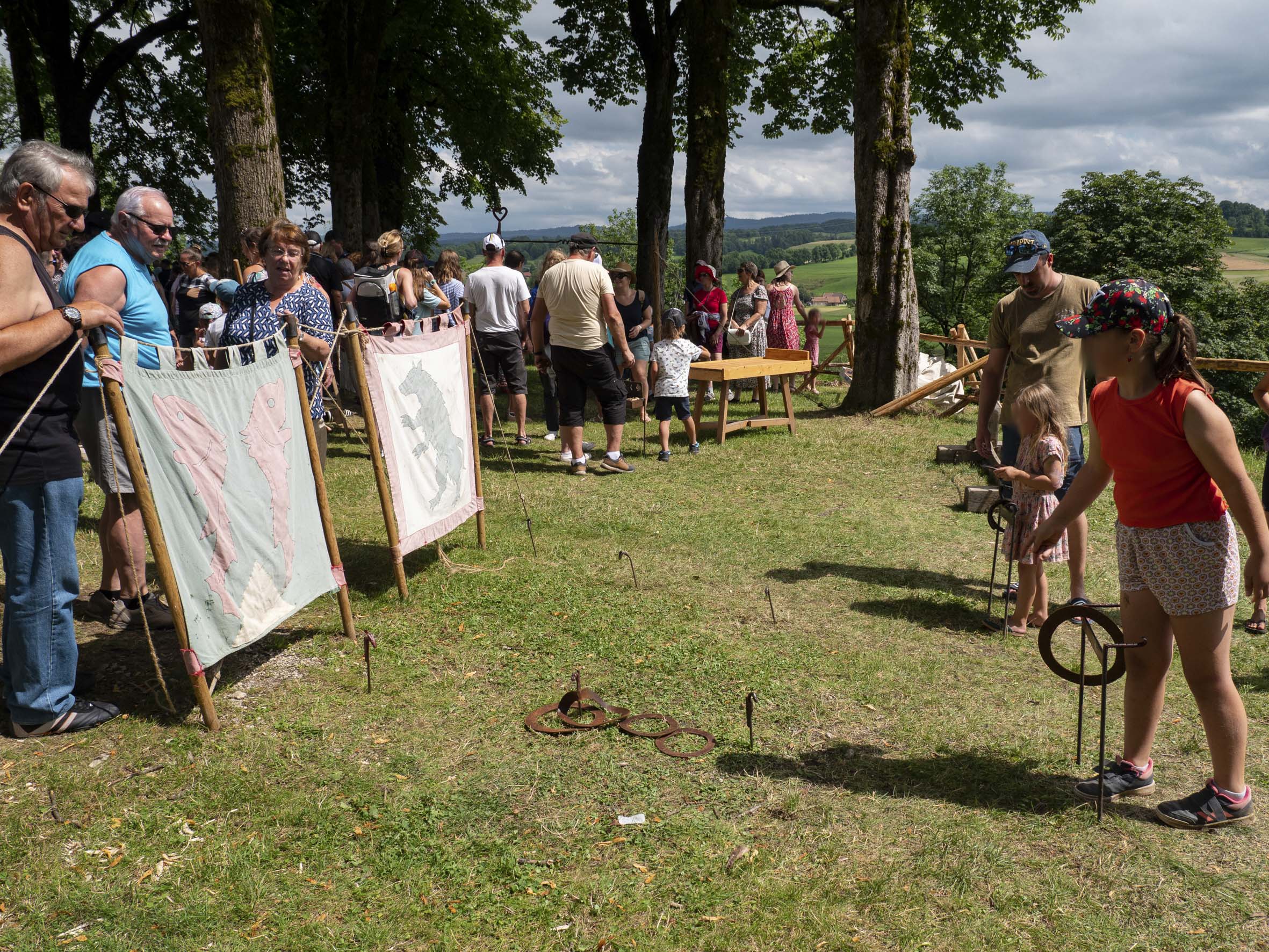 stand de jeux pour enfants, avec des cibles à atteindre au sol