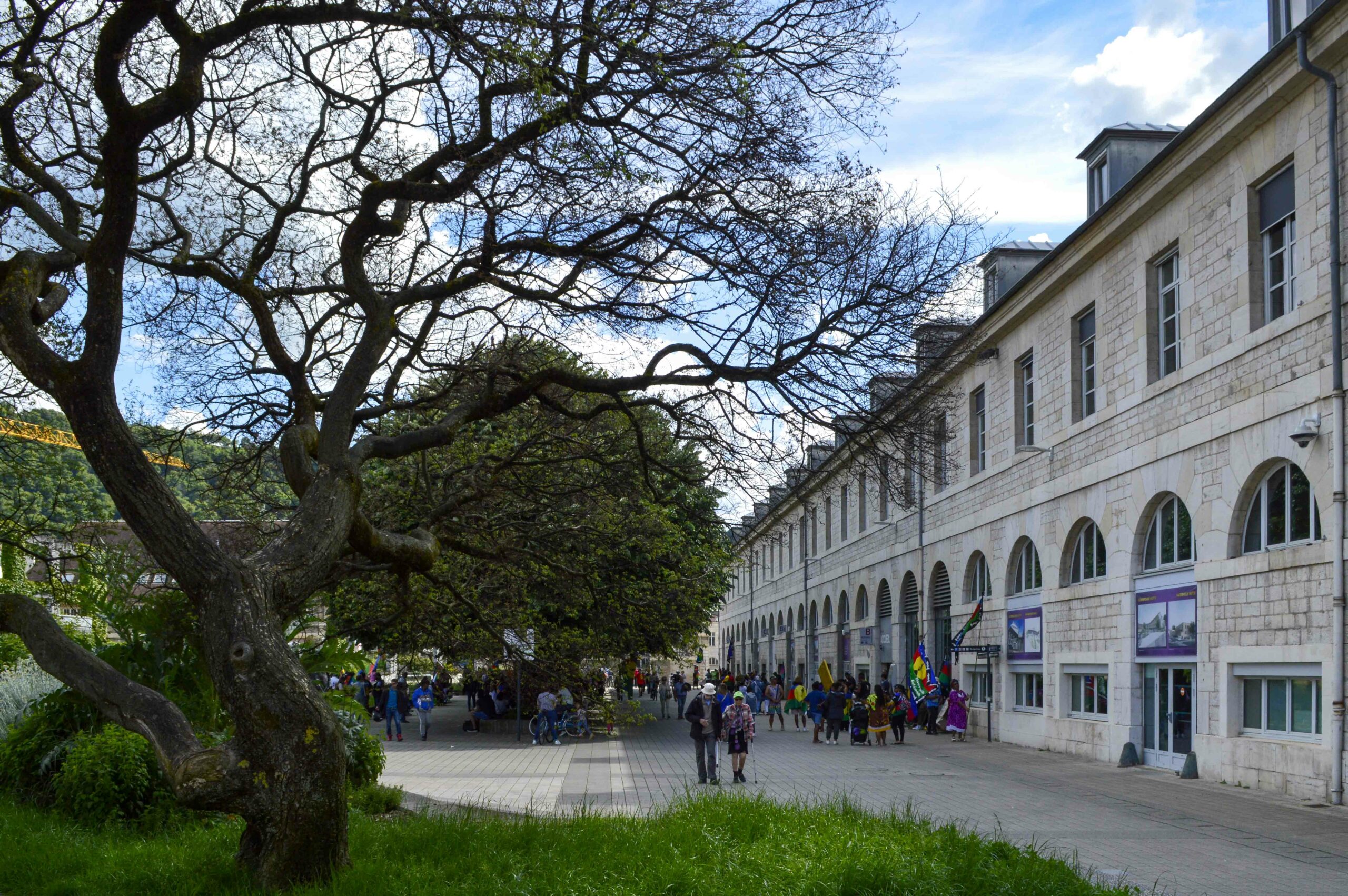 Besançon, La Mairie Et L'esplanade Des Droits De L'homme